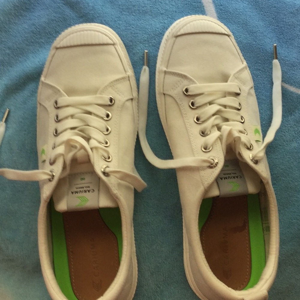 Cariuma low oca canvas sneakers